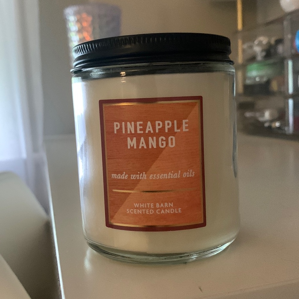 Pineapple Mango bath and body works candle. Brand new, never used.
